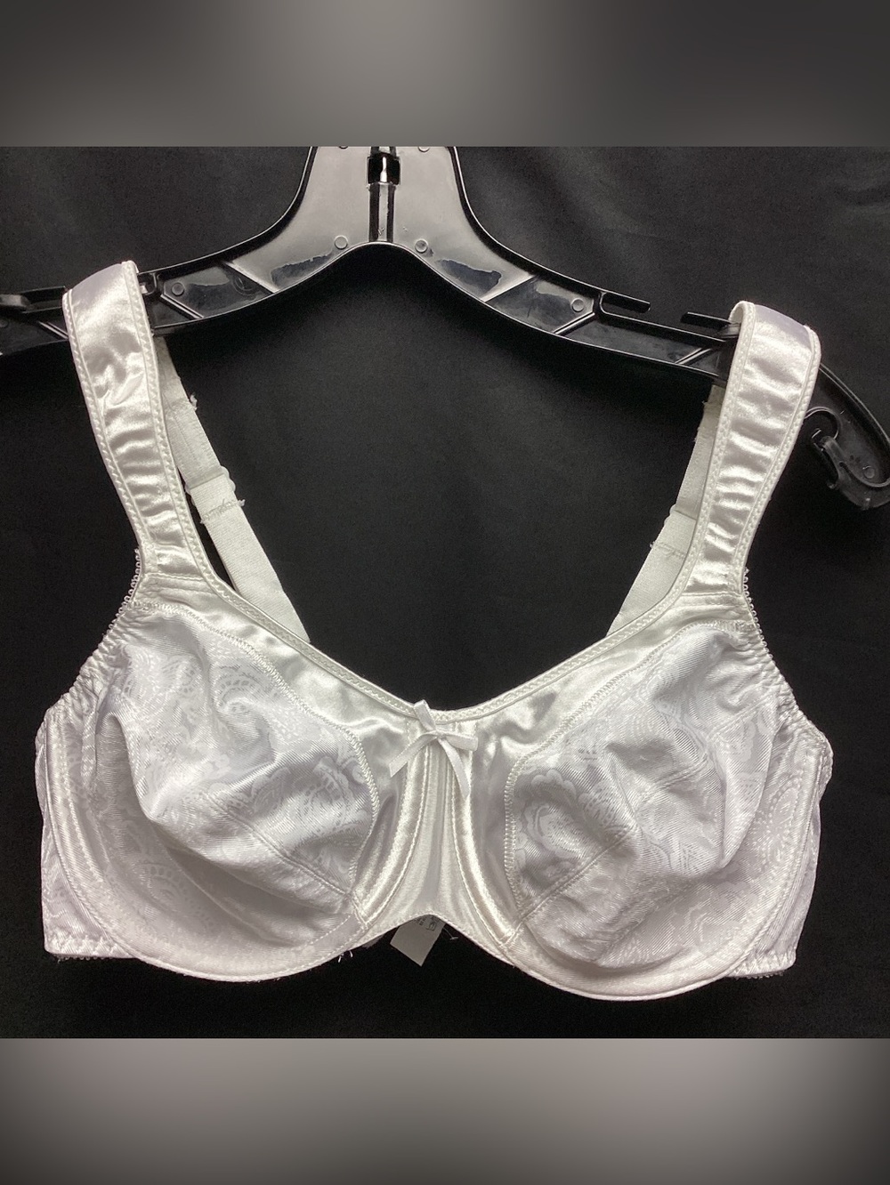 34C Bali 3562 Satin Tracings Underwire Bra White‎ New without Tags